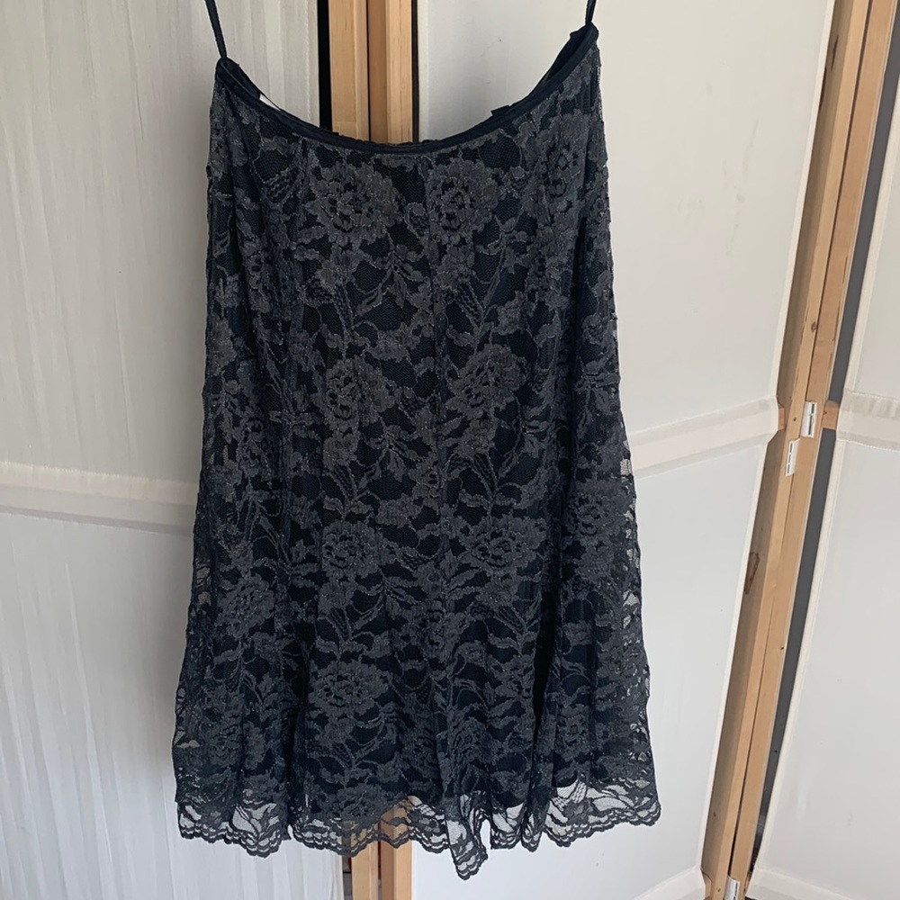 Jones New York, Size 2P, charcoal lace skirt with zipper back